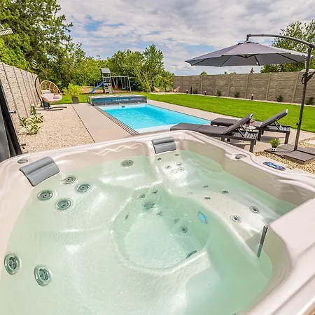 别墅 Uno Balaton 巴拉顿阿卡拉提亚