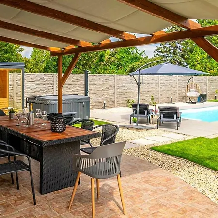 Uno Balaton Villa *